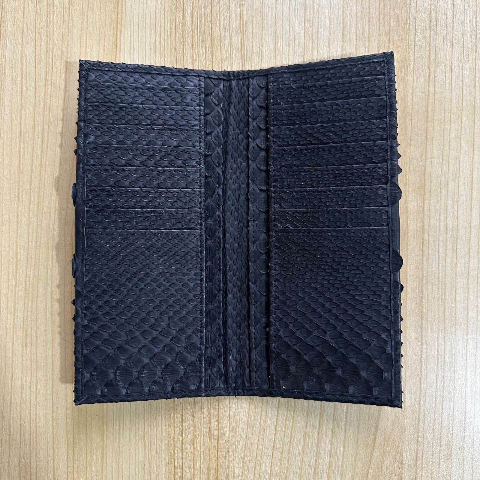 Rimba Long Wallet — Hitam Python