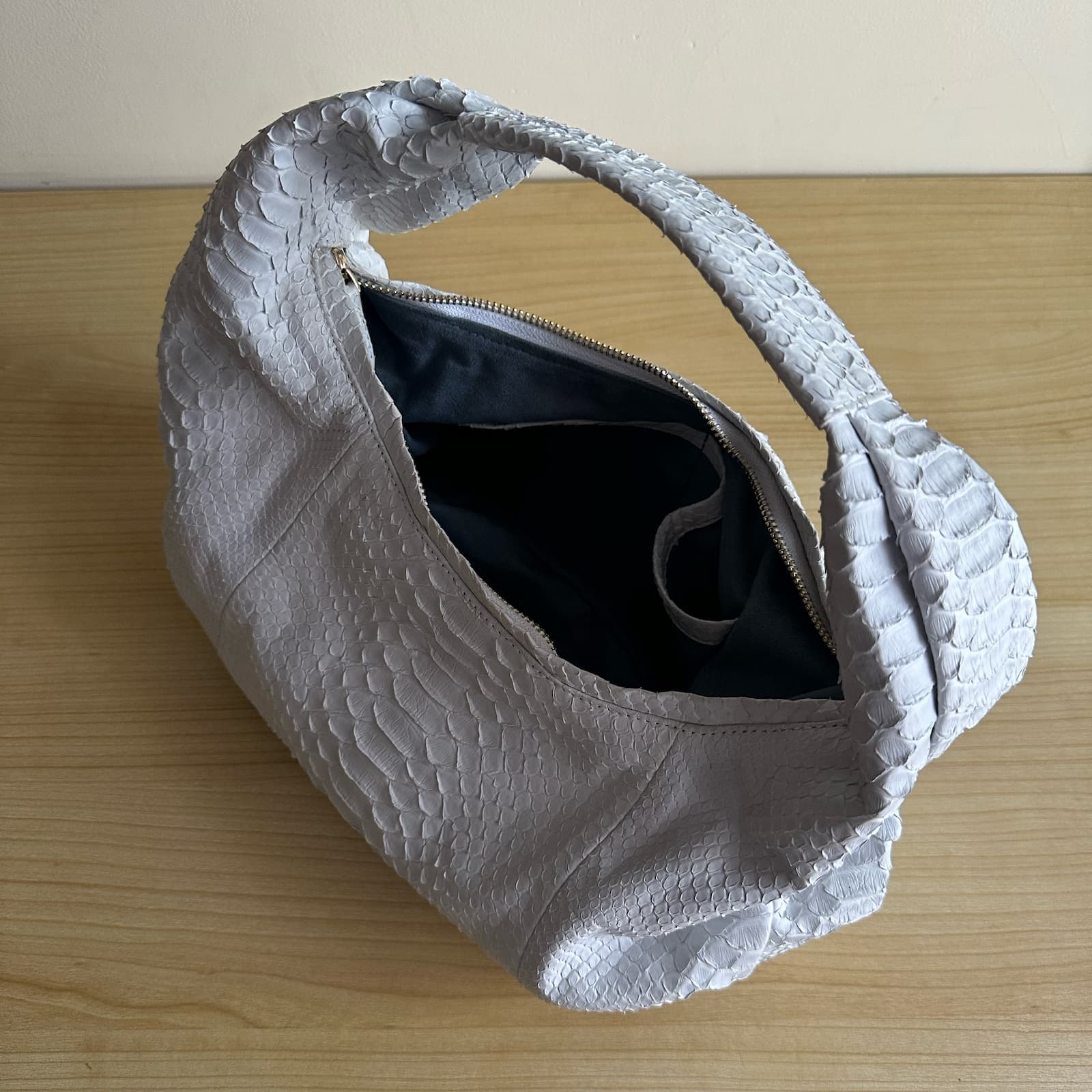 Rimba Hobo Bag — Putih Python thumbnail 3
