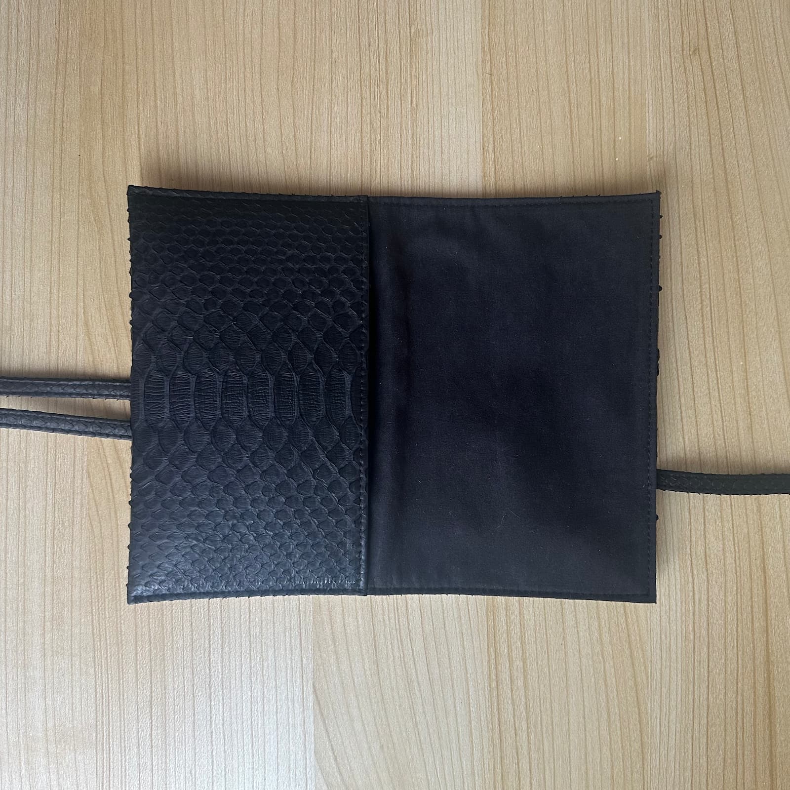 Rimba Clutch — Hitam Python thumbnail 2